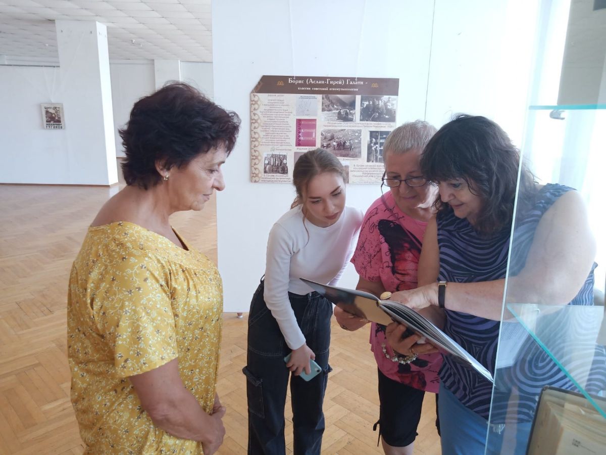 Экскурсию провела  искуствовед Маргарита Плиева