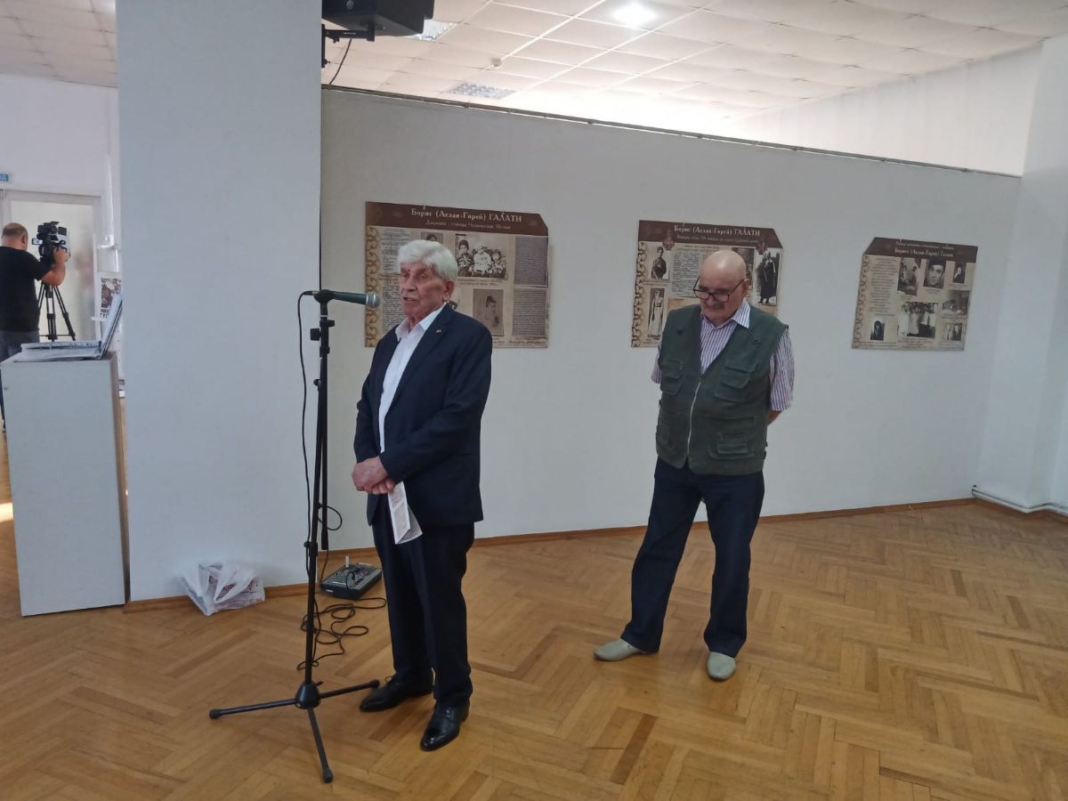 народный  художник  Магрез Келехсаев