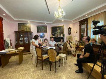 Дирижер Хетаг Тедеев в доме-музее Галаева изучал партитуру и дал интервью местному телевидению 