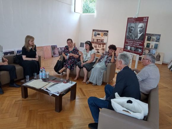 Обсуждение перспектив реконструкции на выставке с композиторами, художниками и режиссерами