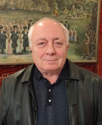 Писатель и поэт Александр Чехоев