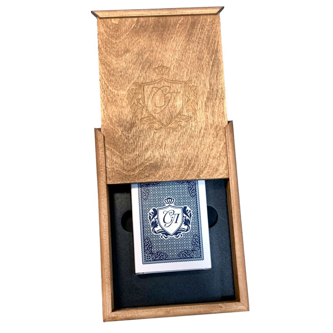 Колода карт в деревянном пенале