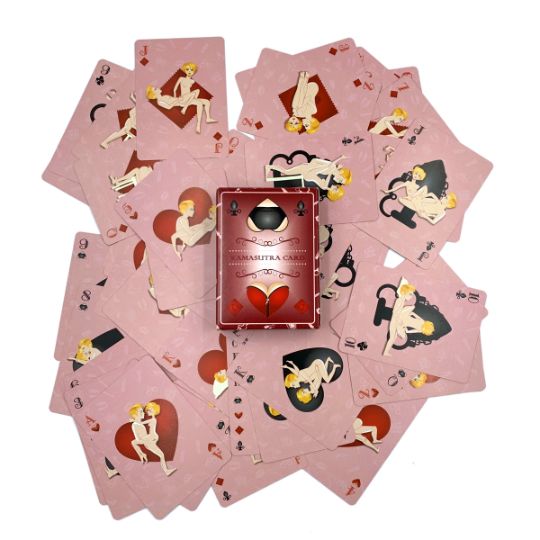 Современный дизайн карт с уникальными иллюстрациями мастей и рубашки