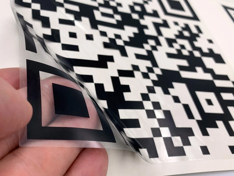Прозрачная наклейка с QR-кодом