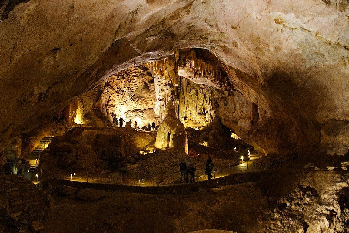 Красная пещера