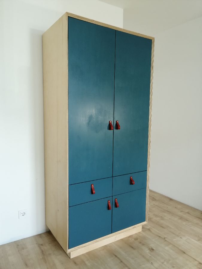 Шкаф в детскую на заказ