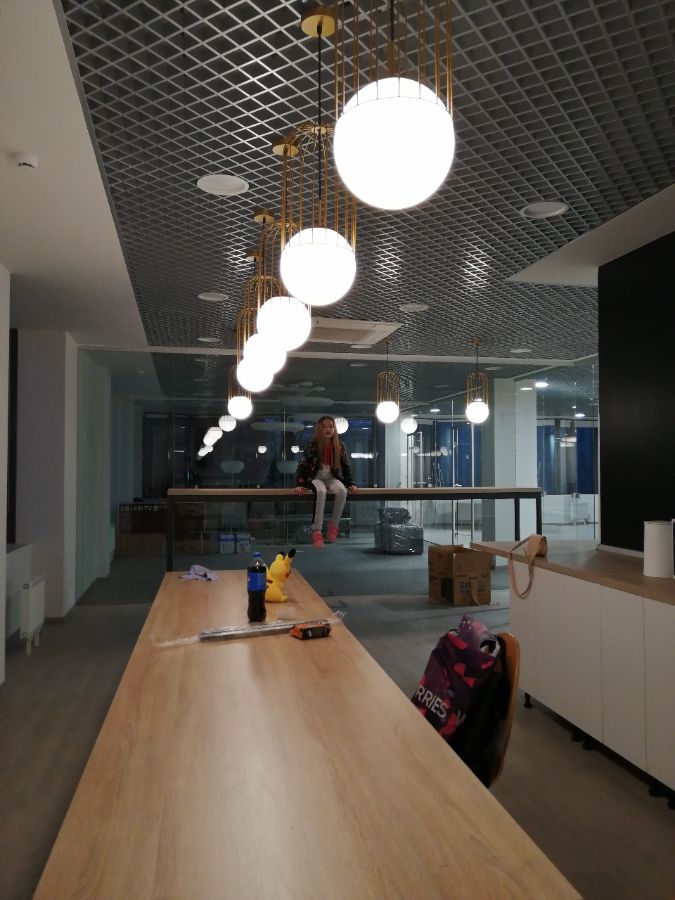 Обеденная группа в офисе