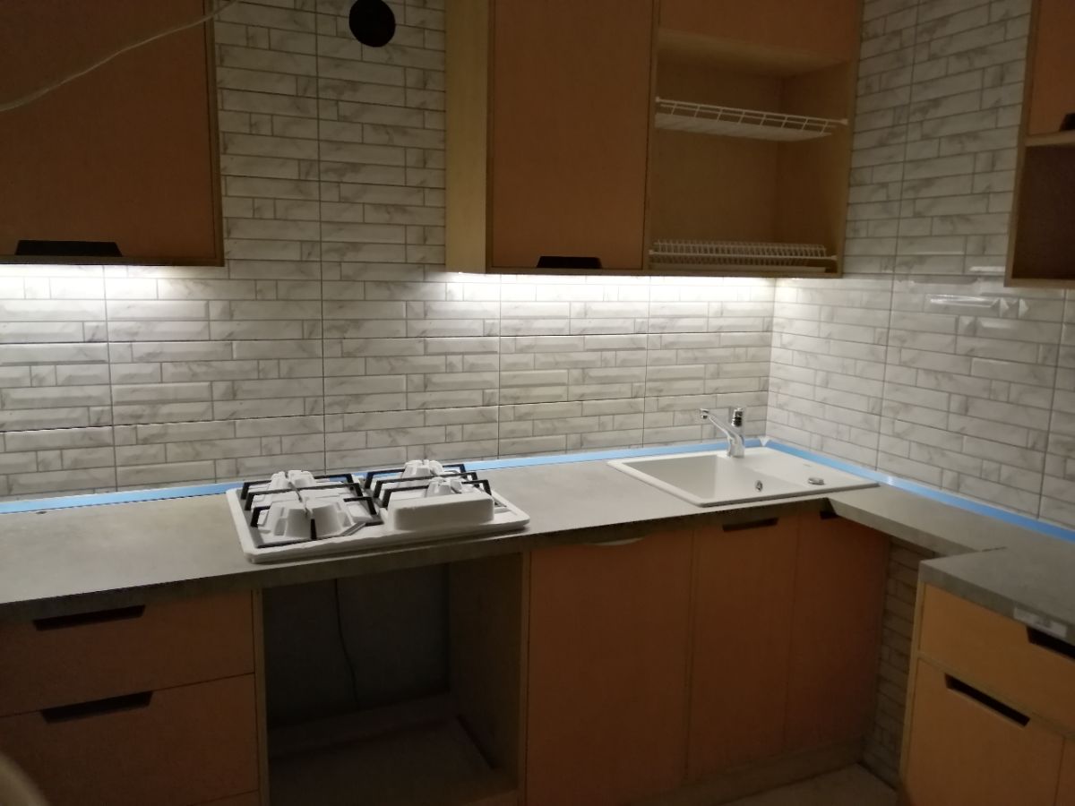 Кухонный гарнитур из березовой фанеры с покрытием маслом