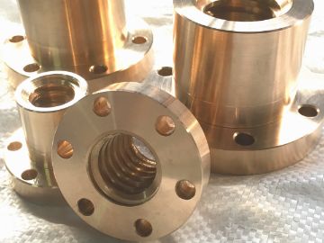 Гайка фланцевая TR Rosca