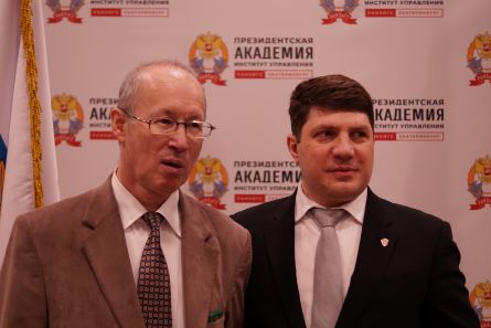 слева направо к.ф.м.н. доцент Яхин Радик Ансафович, комерческий директор ООО «ЮНИСТРАХ» Ивашин Дмитрий Анатольевич