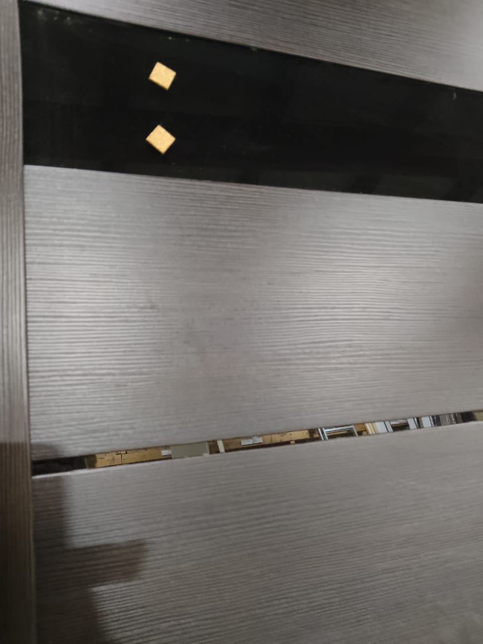 Прага, Эко-шпон Кипарис тёмный, стекло чёрное Лакобель