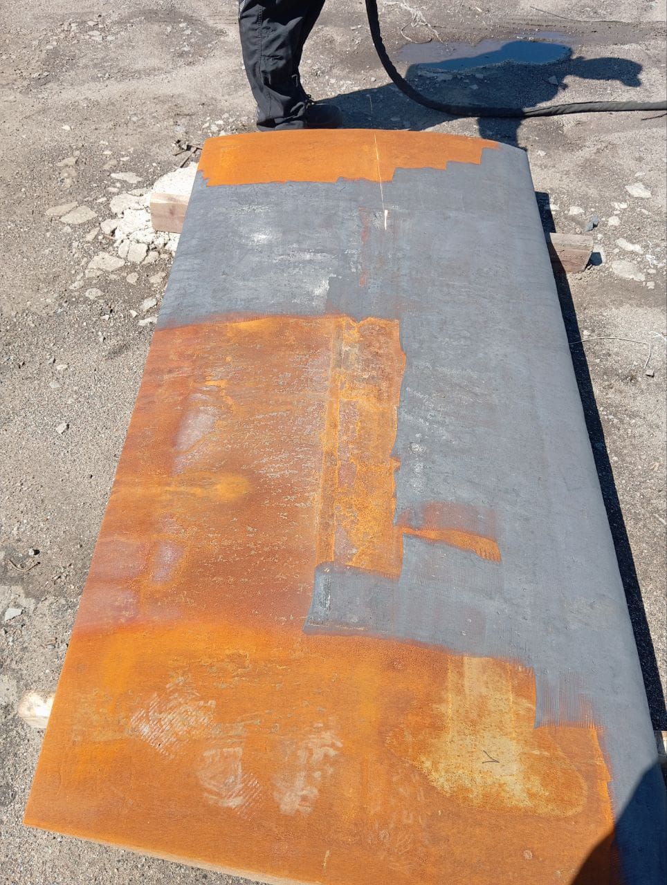 Очистка от ржавчины элемента корабля