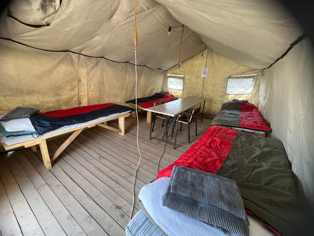 Интерьер 4х местной палатки 1