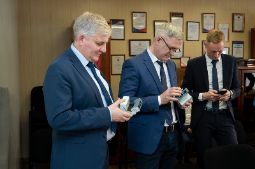 Министры сельского хозяйства регионов Сибири подписались на канал «СиСорт» «Хлеборобот»