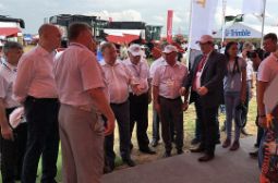 Три сибирские компании решили купить фотосепараторы «СиСорт» по итогам Дня поля