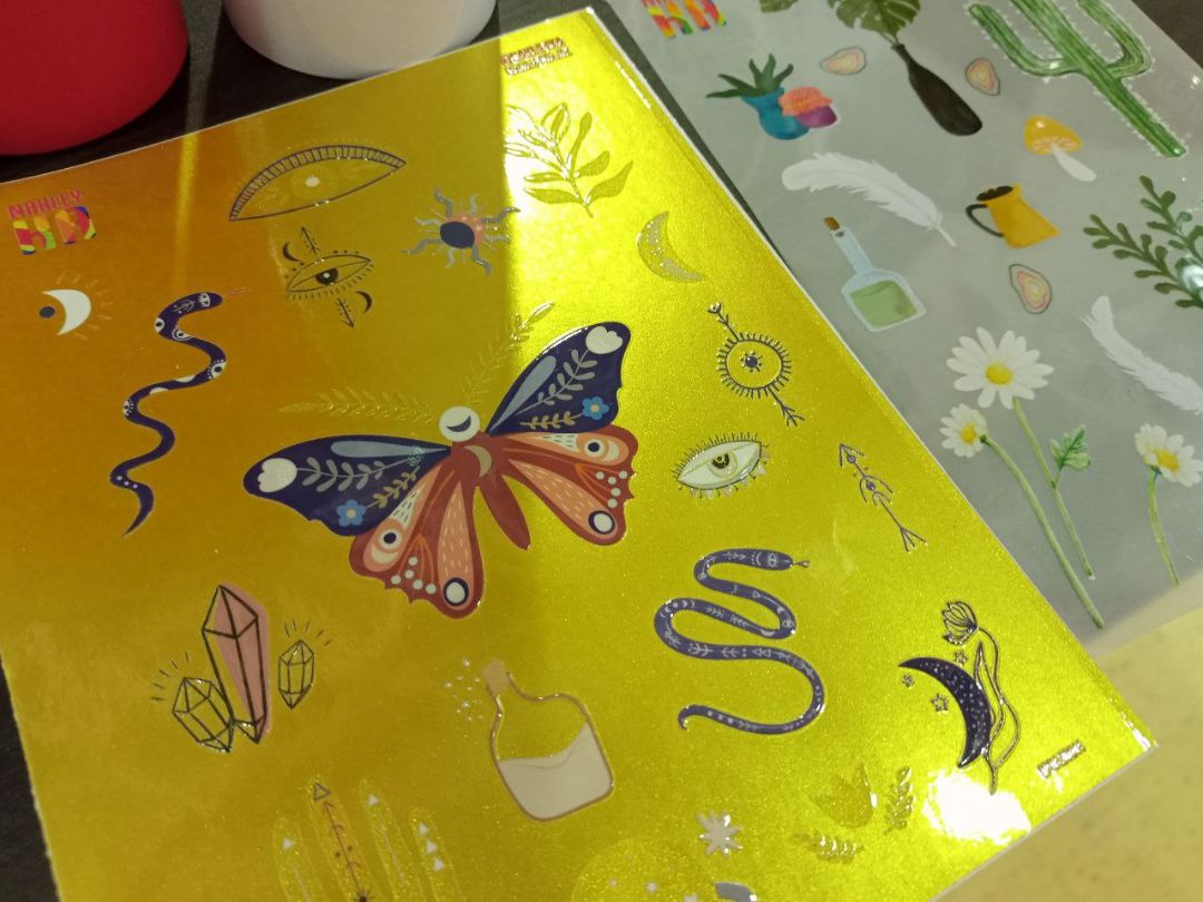 нестираемые золотые наклейки