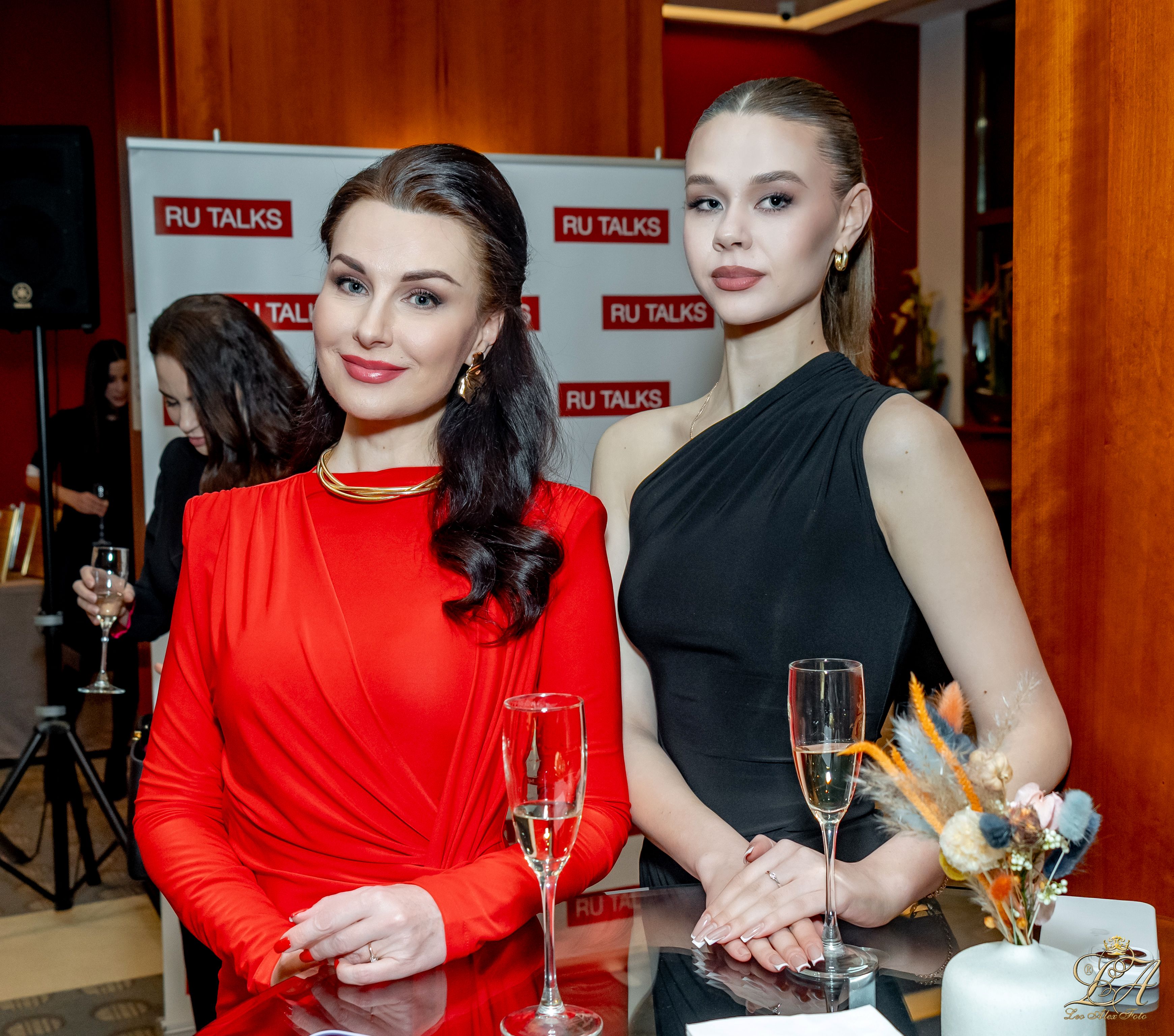 Виталина Сарафанова телеведущая и Наталья Зотова телеведущая