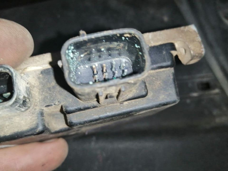 После проверки турбин, оказалось, что блоки управляющие были в воде и все контакты окислены.