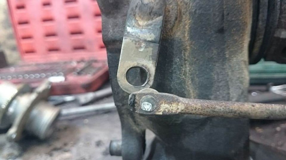 Трещина в корпусе. С данным повреждением ничего не сделать. Турбинная часть будет заменена на новую.