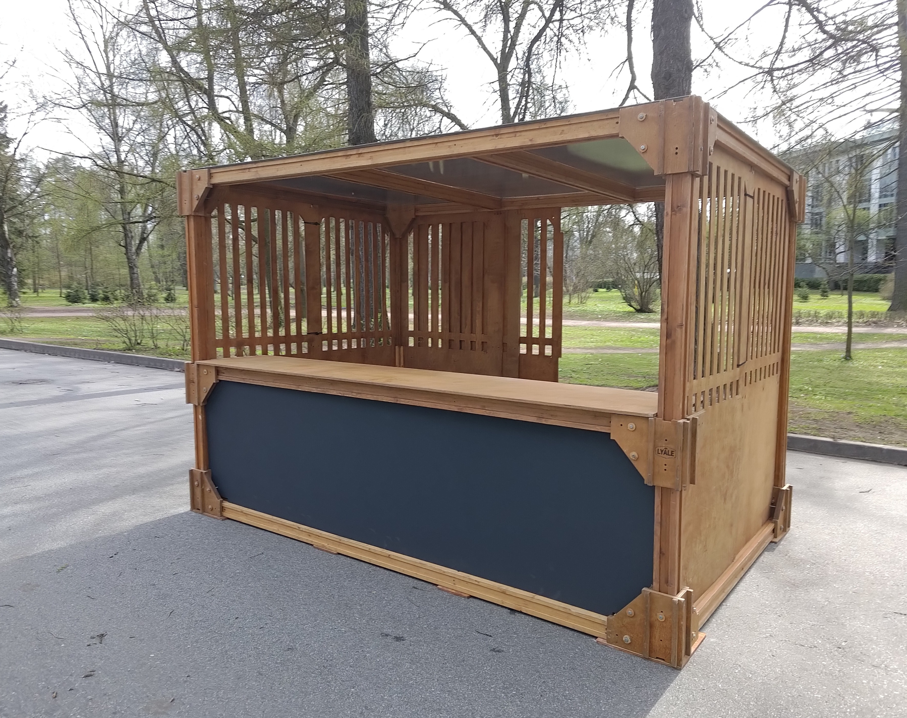 Аренда деревянного киоска LYALE 3х2 со стенами