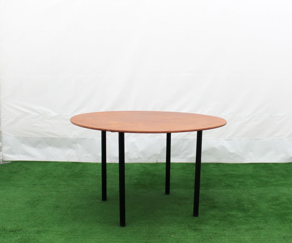 Аренда стола 80х80 см