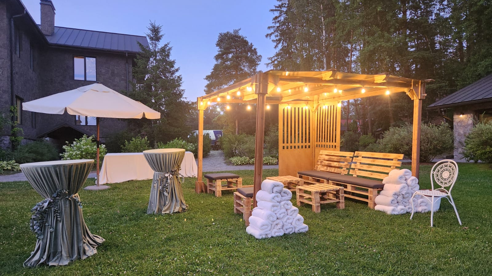 Аренда киоска избы LYALE 2х2