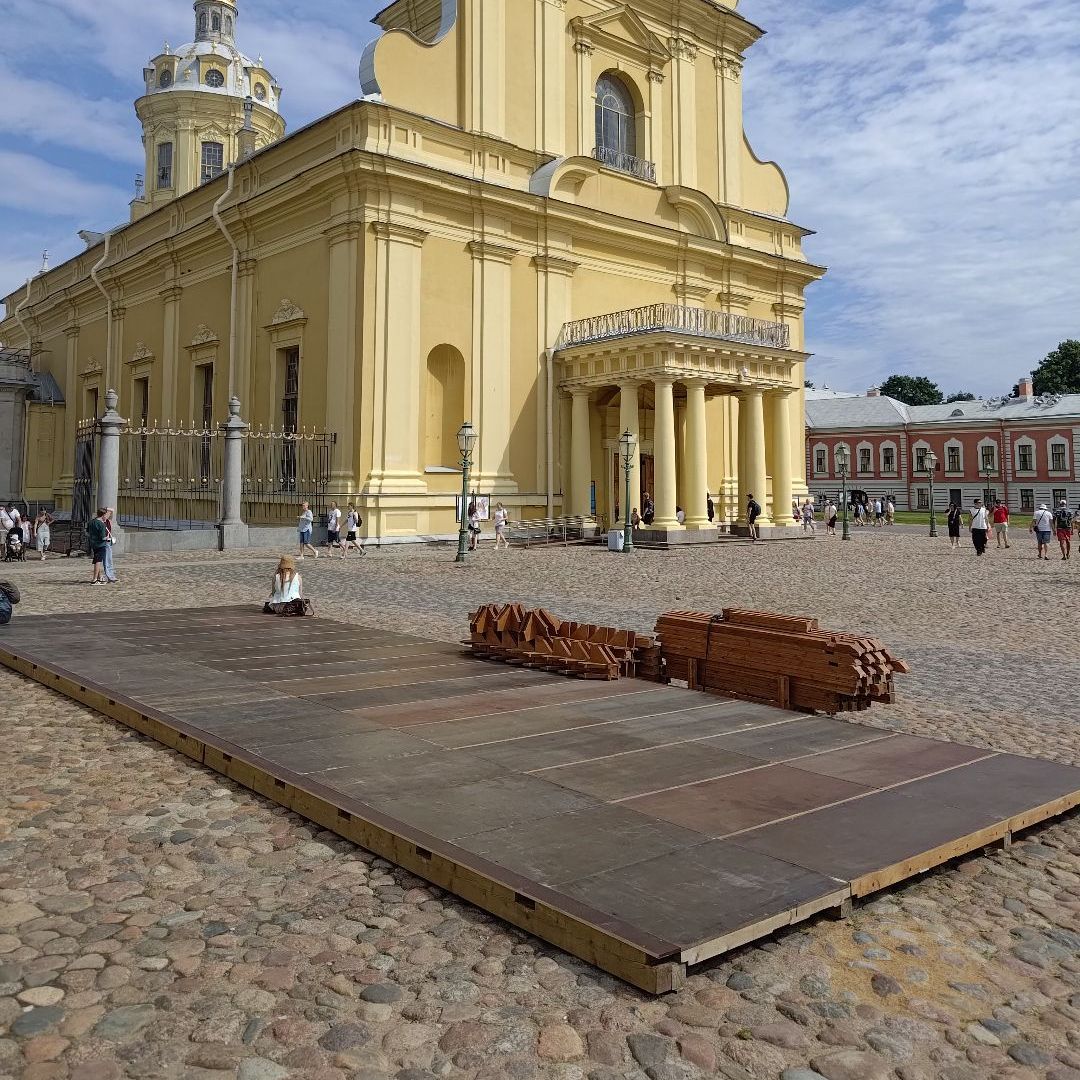пол на петропавловской площади