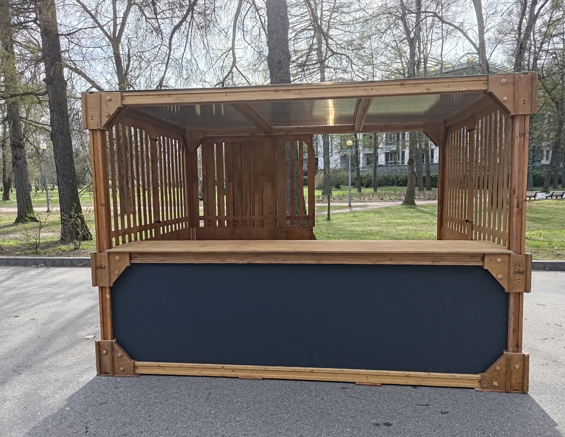 Аренда деревянного киоска LYALE 3х2 со стенами