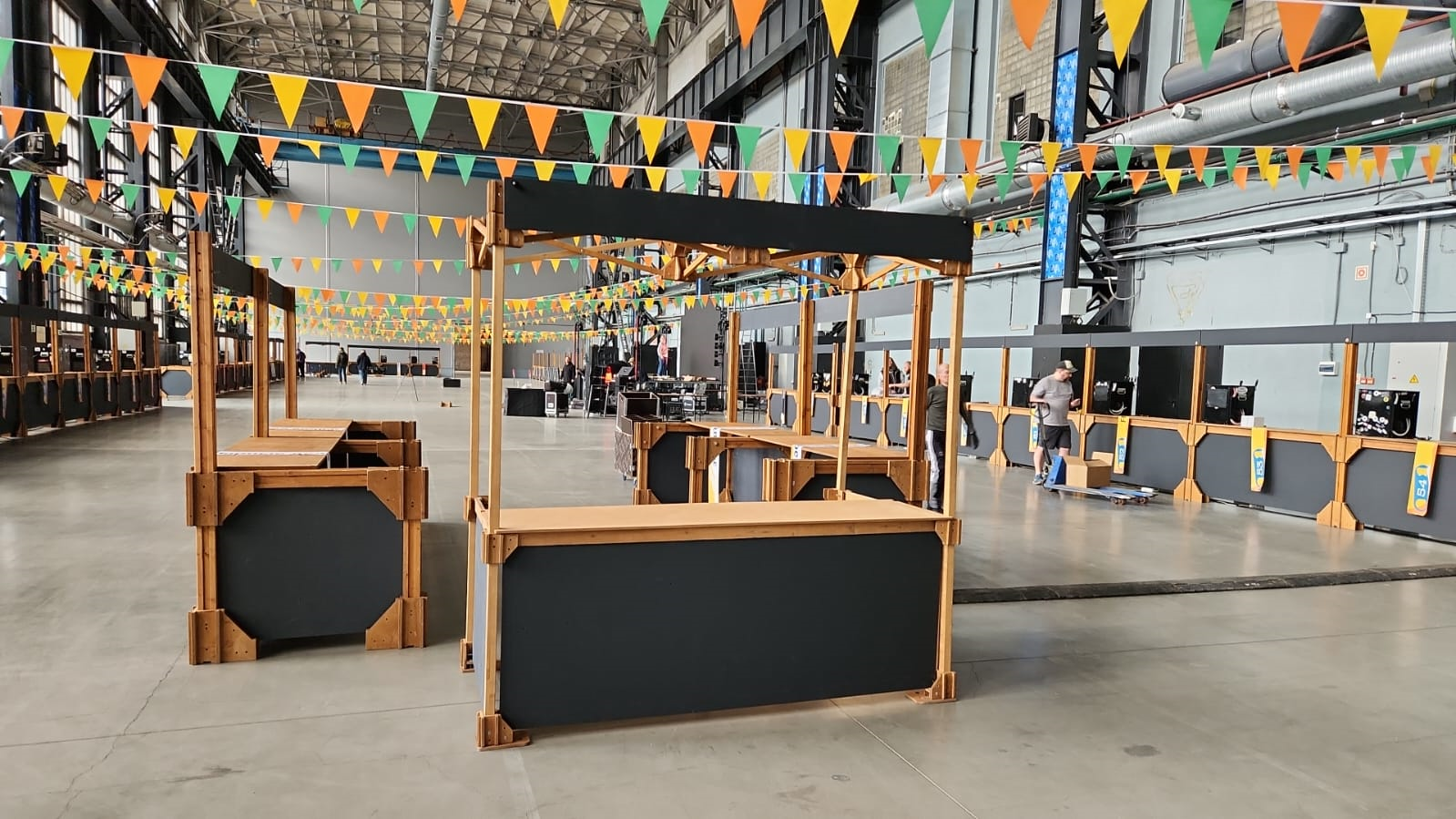 Аренда киоска LYALE-EXPO с плоской крышей 2х1