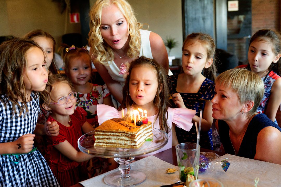 задувание свечей