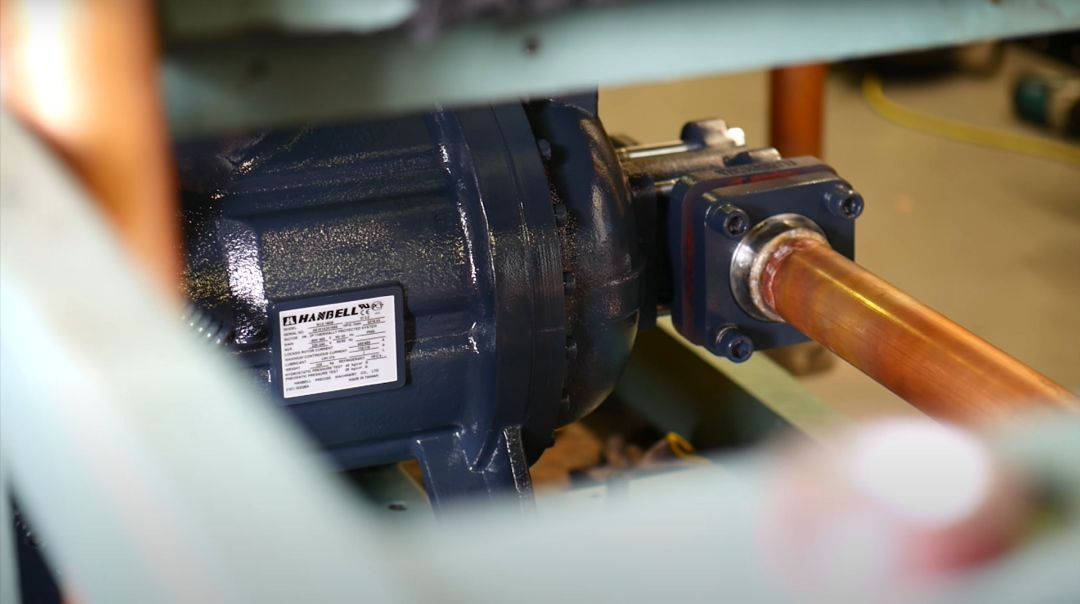 Корпус компрессора Hanbell с подключённым медным трубопроводом