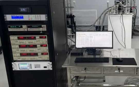 Сухой сверхпроводящий магнит CryoM с переменной температурой 9T