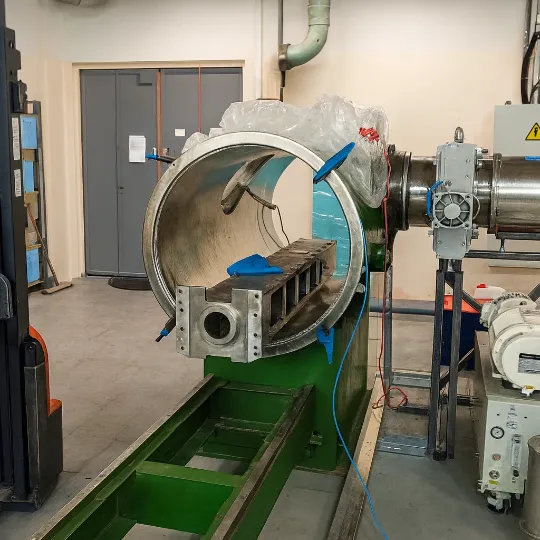 Модернизация вакуумной камеры — установка и сборка элементов лабораторного оборудования