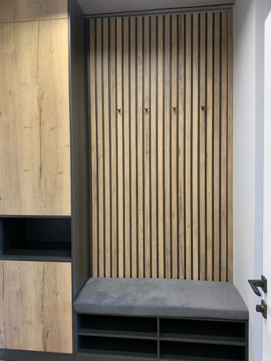 У нас можно заказать прихожую по индивидуальным размерам. Всё под ключ, с установкой, в Октябрьском, Башкортостан. МФ "Авангард"