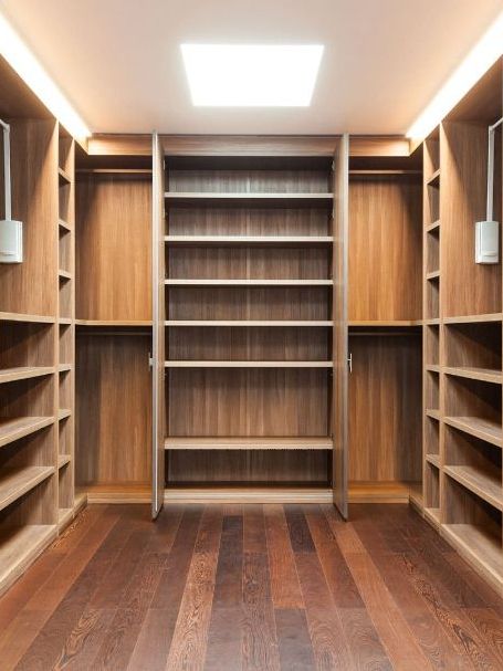 У нас можно заказать красивую Гардеробную. По индивидуальным размерам. Всё под ключ, с доставкой и установкой, в Октябрьском, Башкортостан. МФ "Авангард"