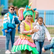 Аниматор в костюме куклы ЛОЛ