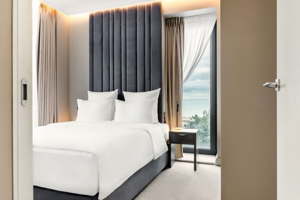 Спальня с видом на море