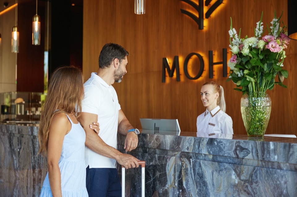 ресепшн отеля Моне