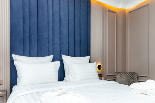 Двуспальная кровать в отеле