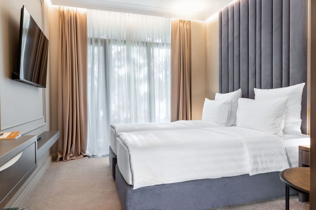 номер отеля с двумя кроватями