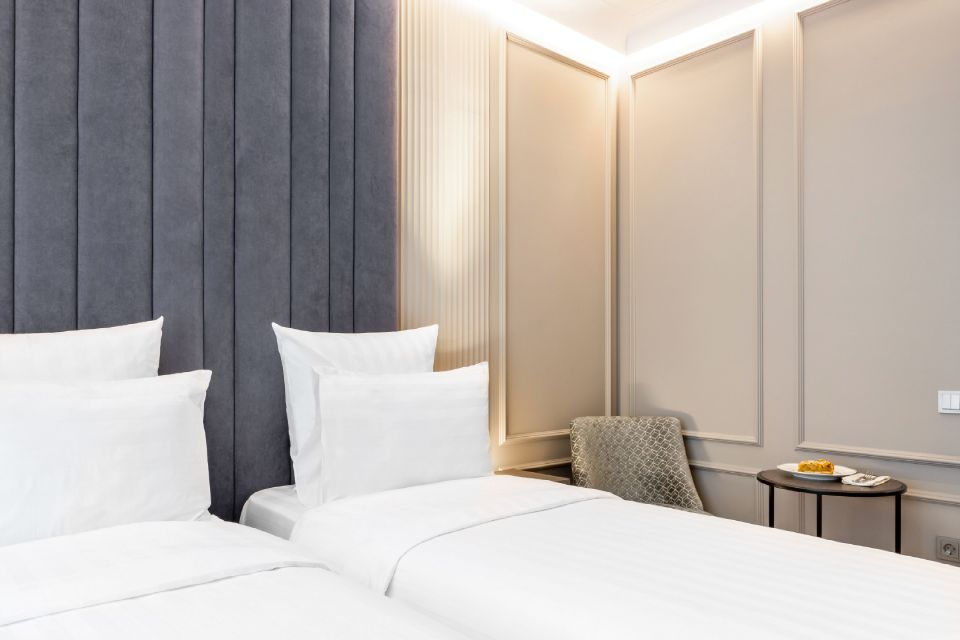 две кровати в отельном номере