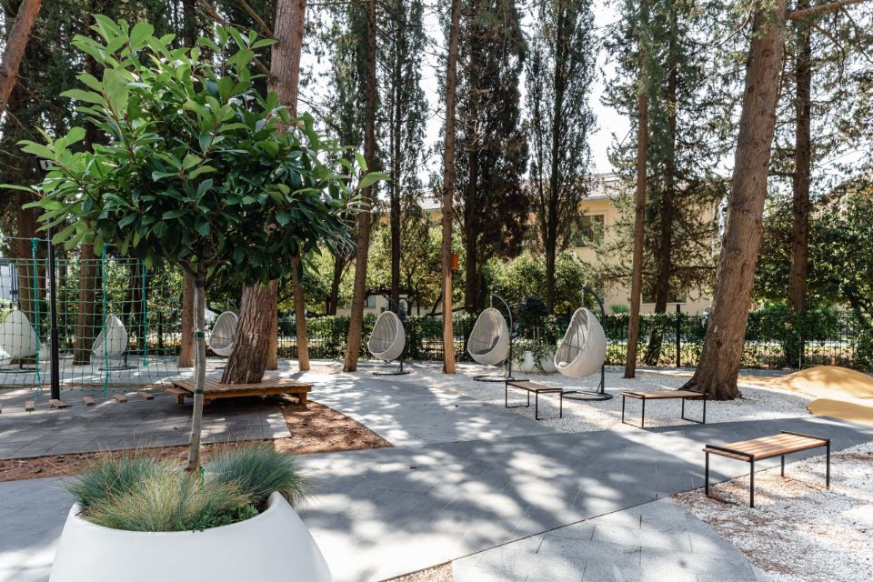 зона отдыха на территории отеля