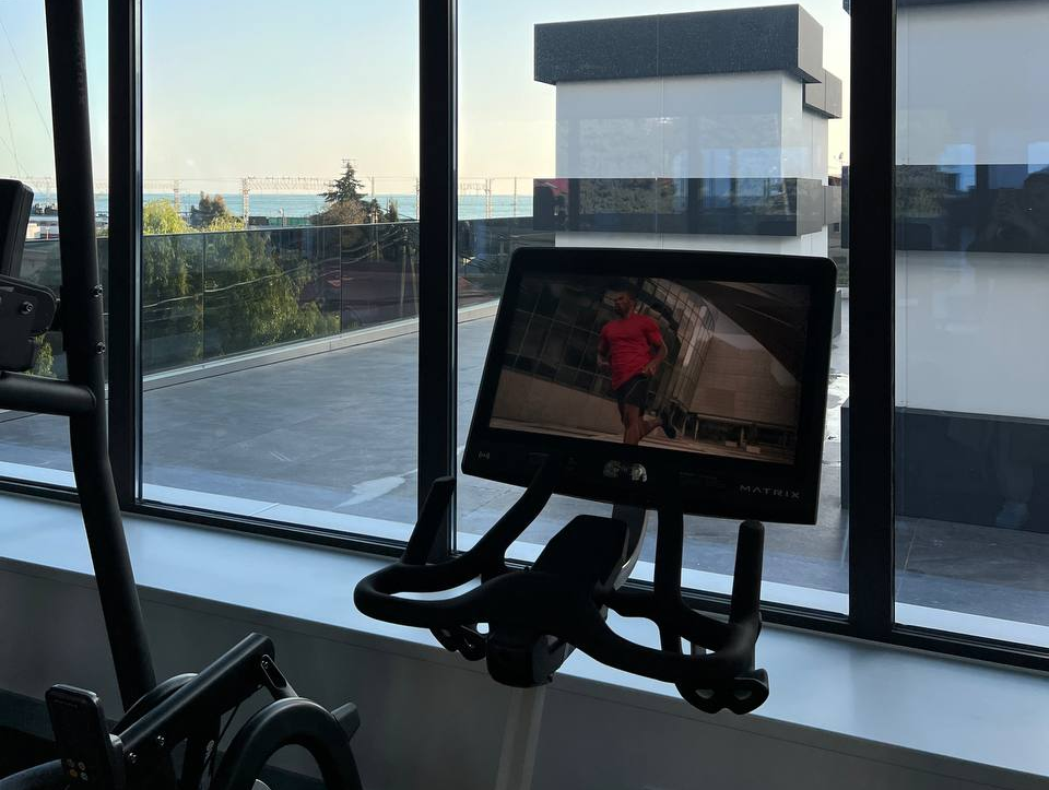 тренажер с видом на море