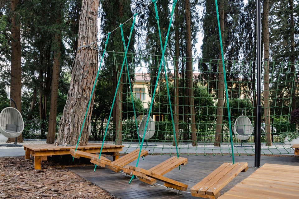 веревочный пляж на детской площадке