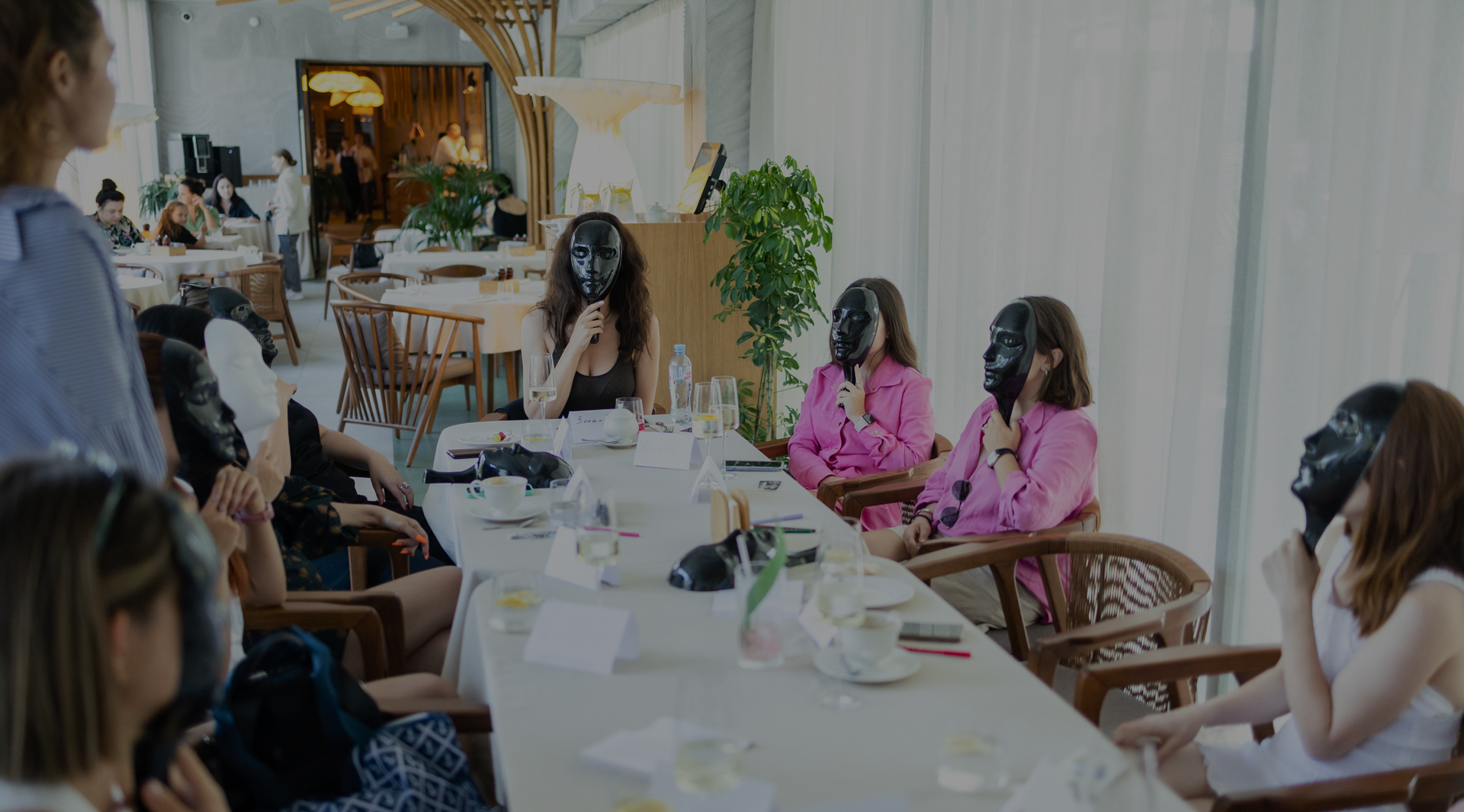 Лобби отеля Моне