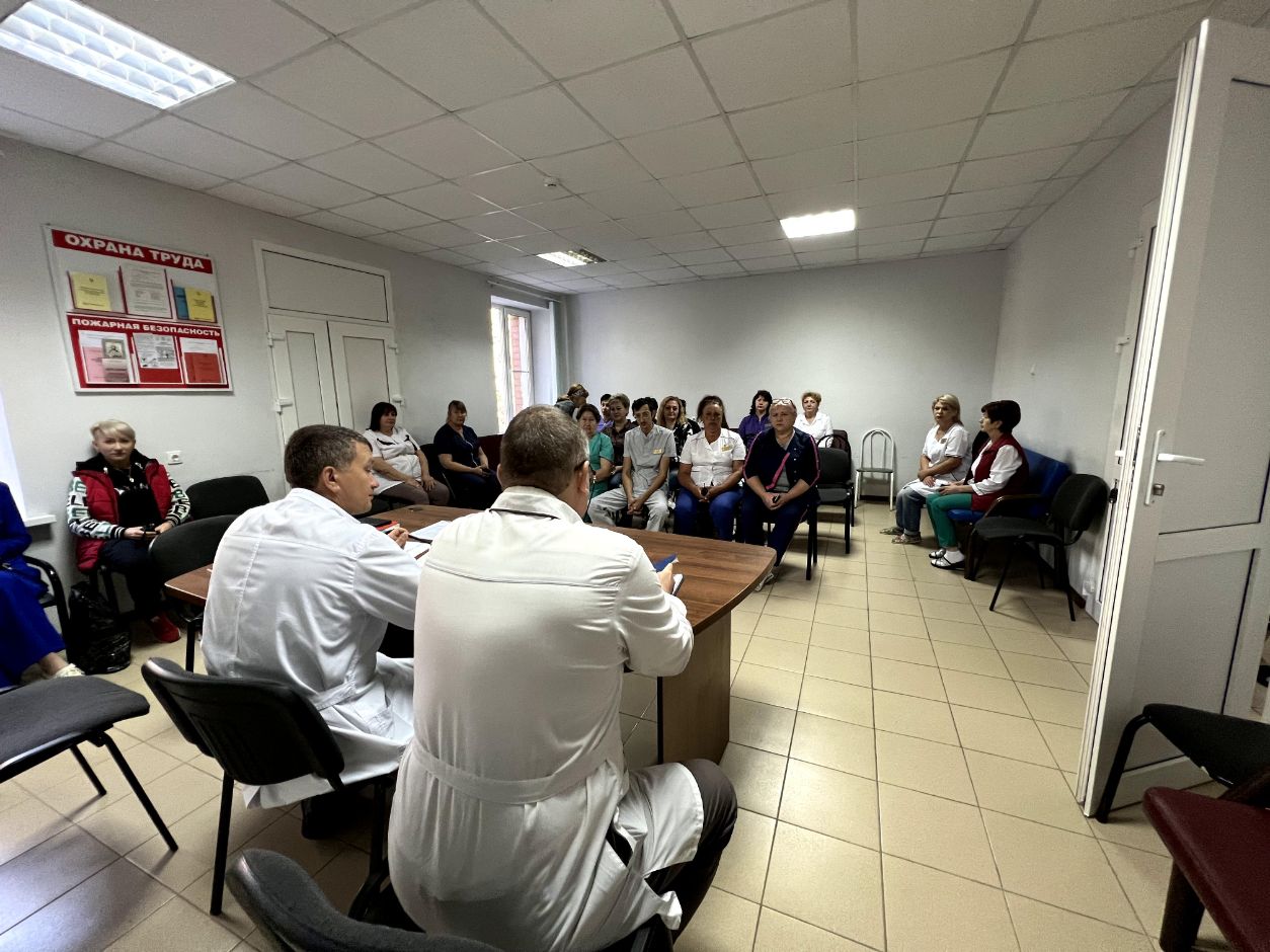 Занятие с санитарками, младшим медицинским персоналом