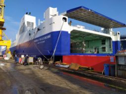 Паром Маршал Рокосовский. Загрузка кормов GINA, GINA ELITE, WILDY, XCAT и XDOG в Калининград