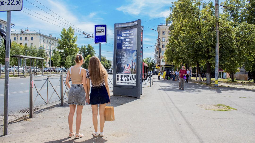 ул. Декабристов, напротив дома №158, через дорогу