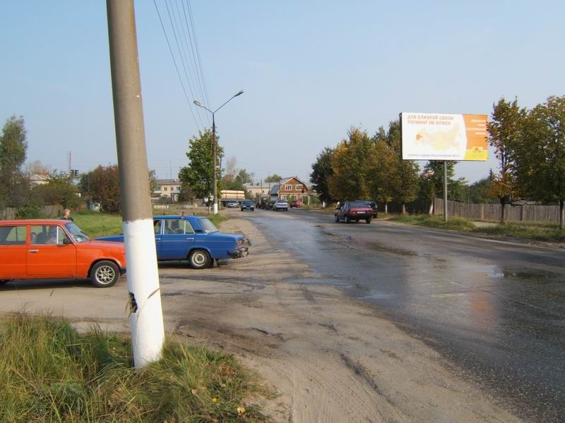 Петушки Маяковского, ул. (при въезде слева). Напротив Макдональдс А