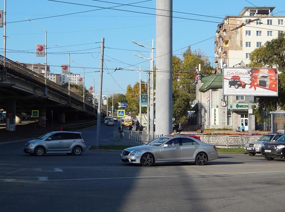 100-летия Владивостока проспект, 86 - Русская ул